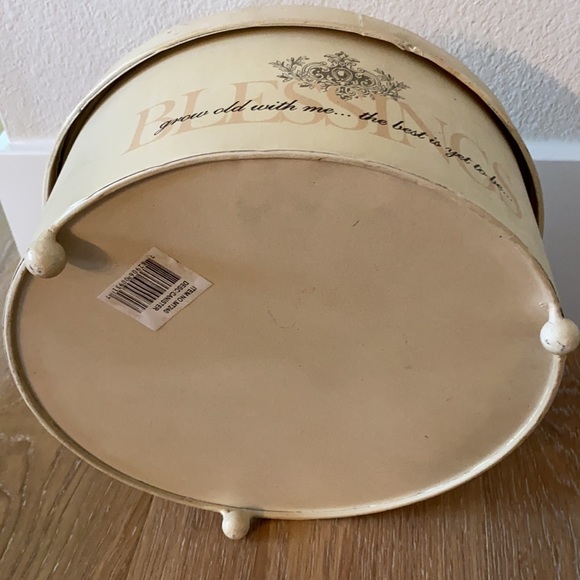Ivory distressed metal “BLESSINGS” decorative storage tin - Picture 6 of 8